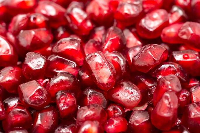 A pomegranate oil -based cream will help stop age -related changes in facial skin