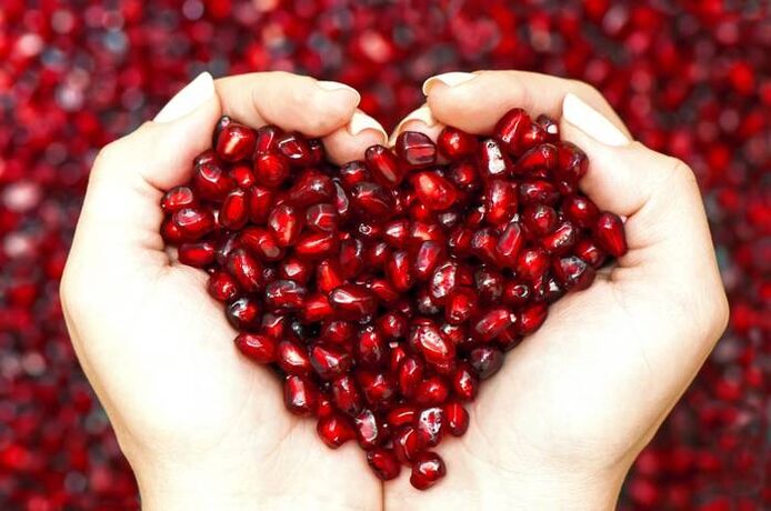 The oil obtained from pomegranate seeds will restore facial skin tone and protect from ultraviolet rays. 